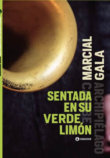 Sentada en su verde limón