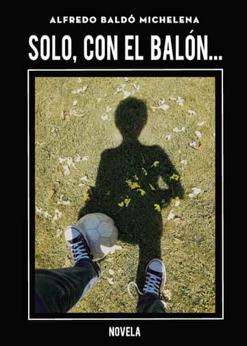 Solo, con el balón...